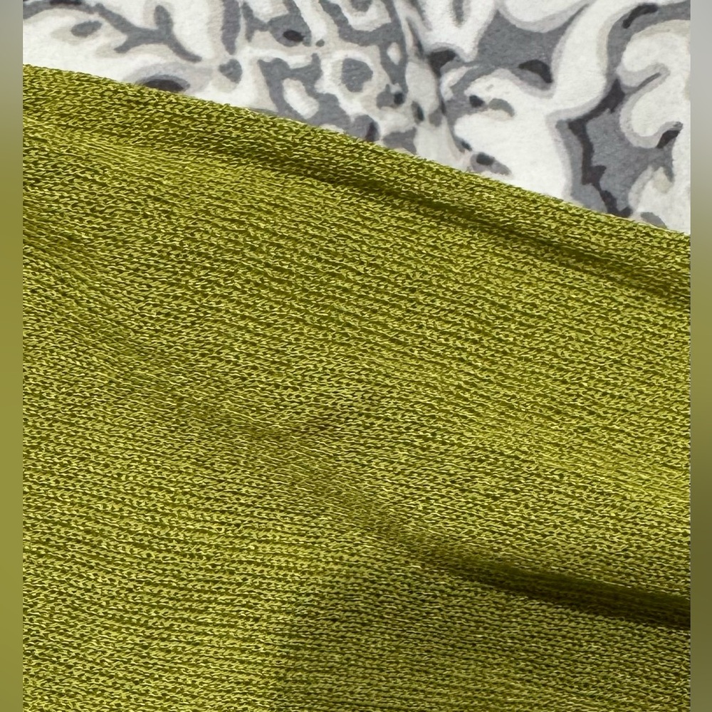 Jones New York pistachio Green Cardigan with Embellishments size S - fits M too - Picture 12 of 12